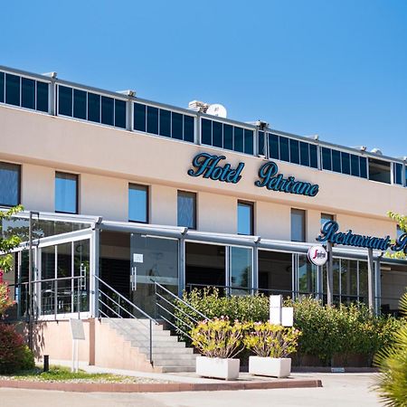 Hotel Petrcane Bagian luar foto