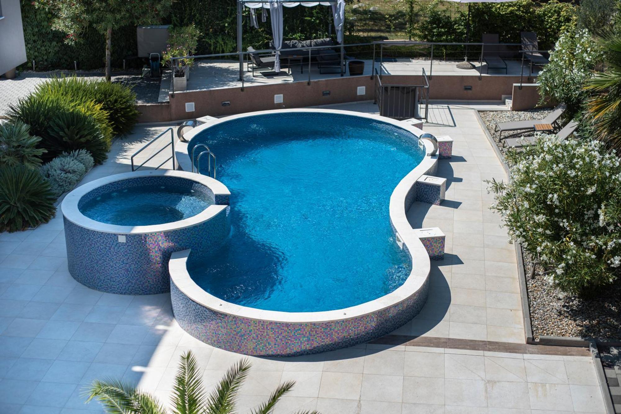Hotel Petrcane Bagian luar foto