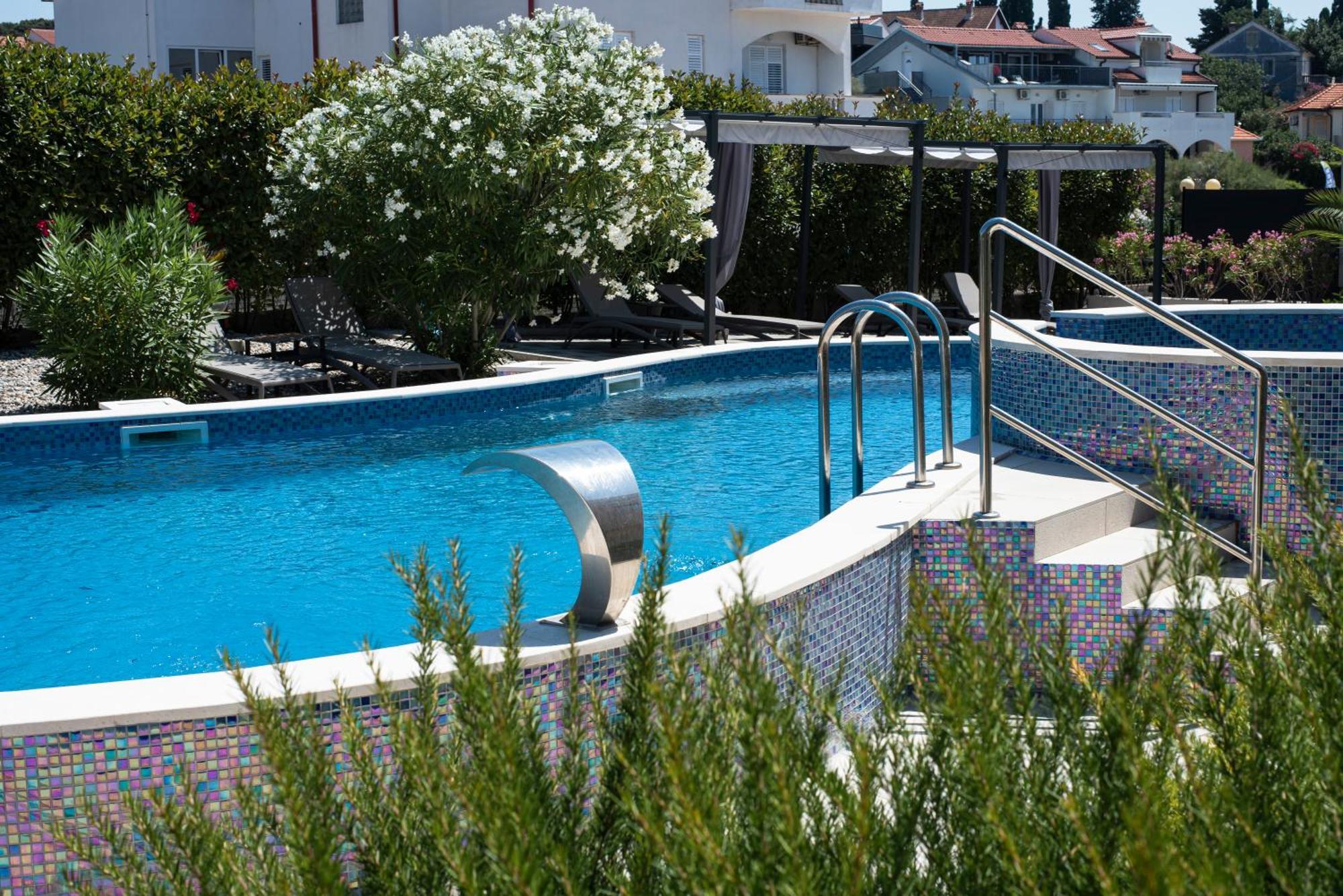 Hotel Petrcane Bagian luar foto