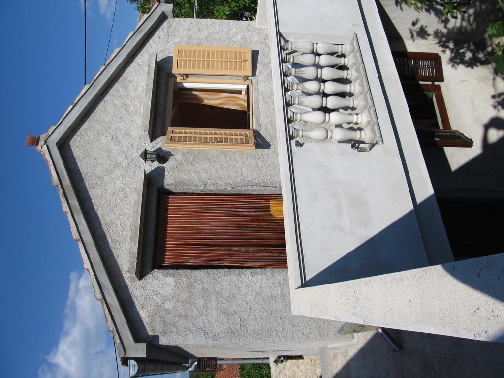 Hotel Petrcane Bagian luar foto