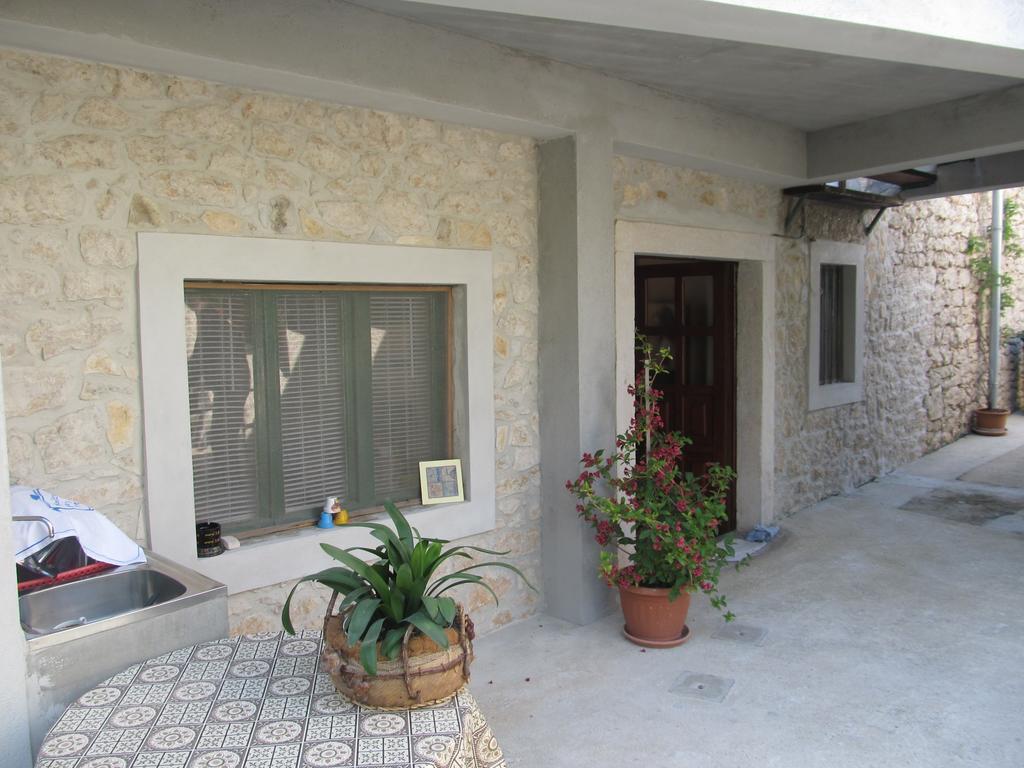 Hotel Petrcane Bagian luar foto