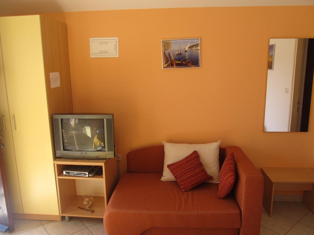Hotel Petrcane Bagian luar foto