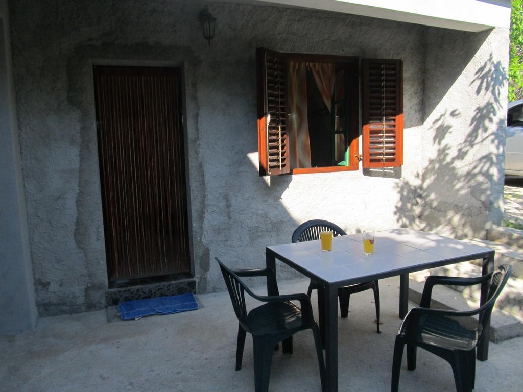 Hotel Petrcane Bagian luar foto