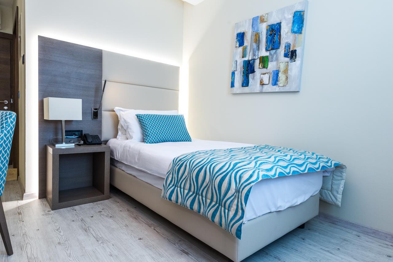 Hotel Petrcane Bagian luar foto