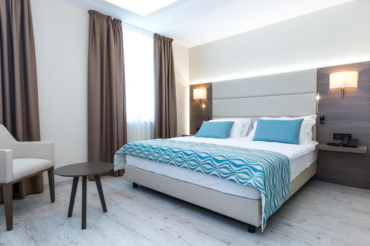 Hotel Petrcane Bagian luar foto