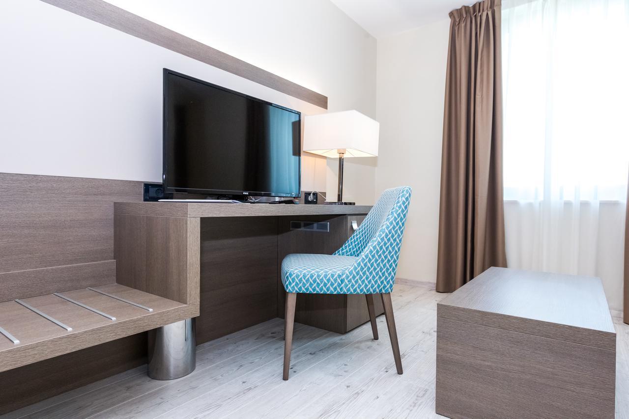Hotel Petrcane Bagian luar foto