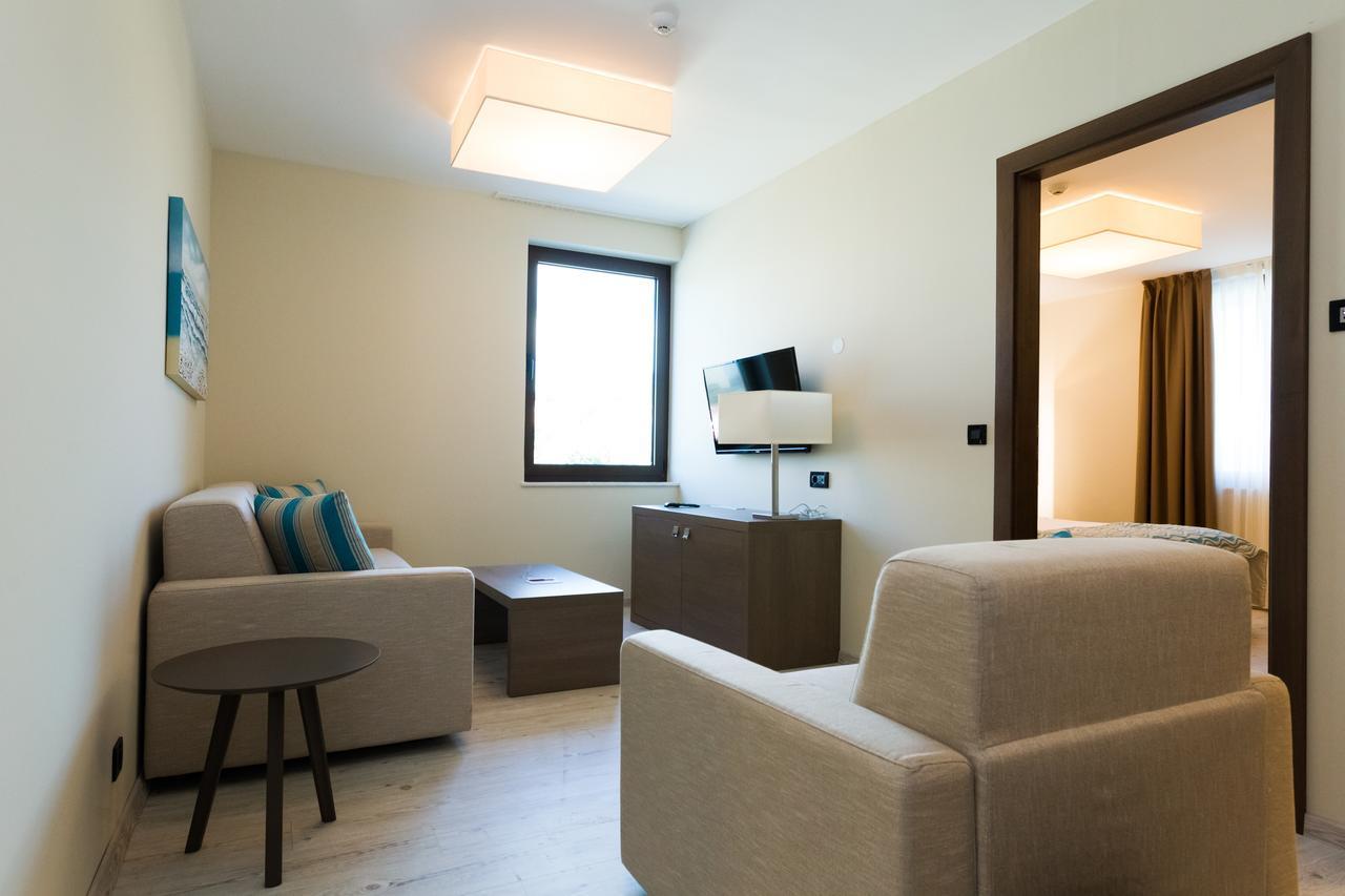 Hotel Petrcane Bagian luar foto